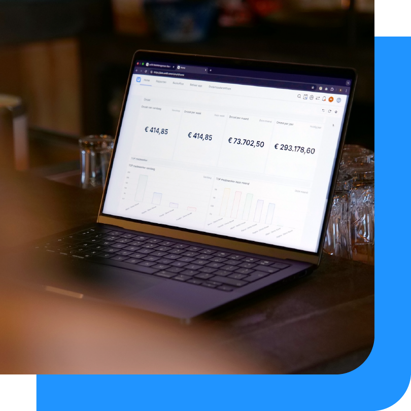 untill webmanagement op laptop in horecazaak