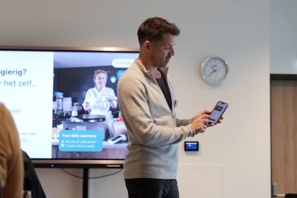 Mark Bender presenteert telefoonassistent Bonnie