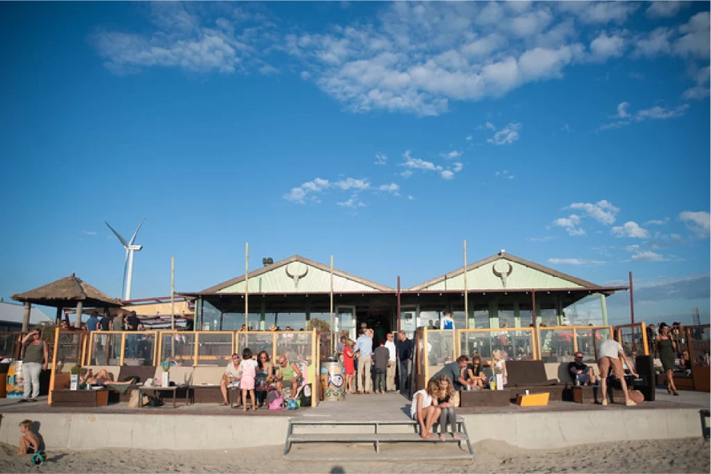 Strandpaviljoen Timboektoe in Wijk aan Zee