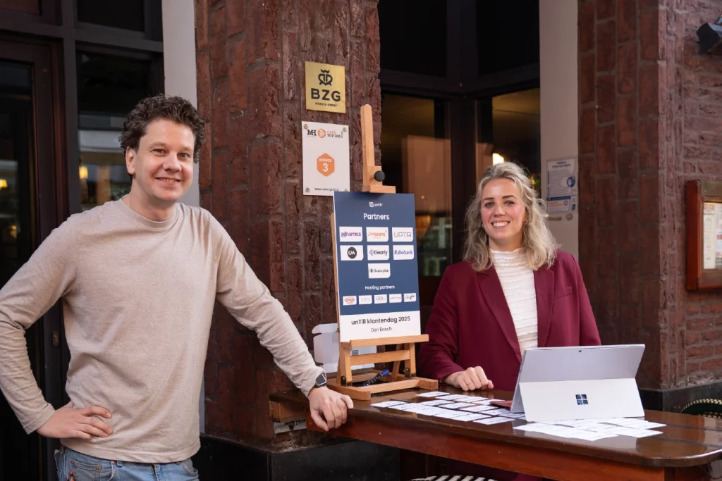 Elodie en Pim ontvangen gasten bij de unTill klantendag 2025