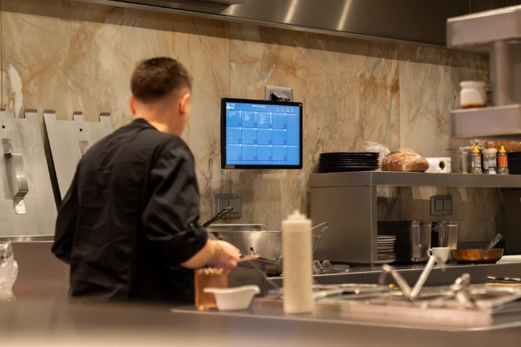 untill keukenscherm bij valk exclusief hotel akersloot