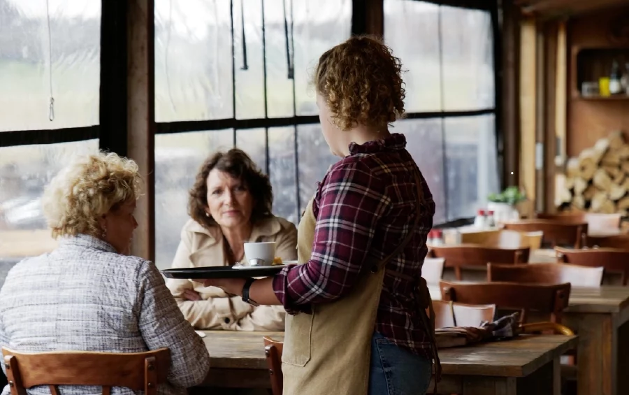 horeca bediening aan tafel