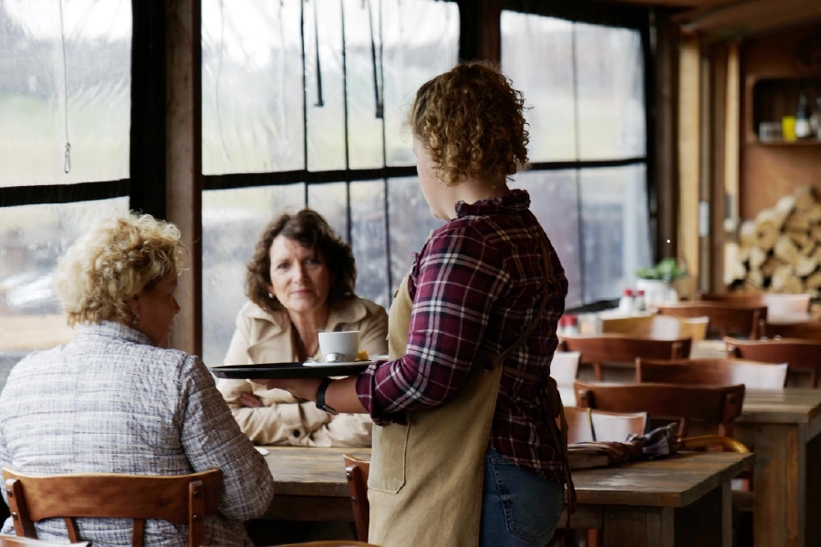 horeca bediening aan tafel