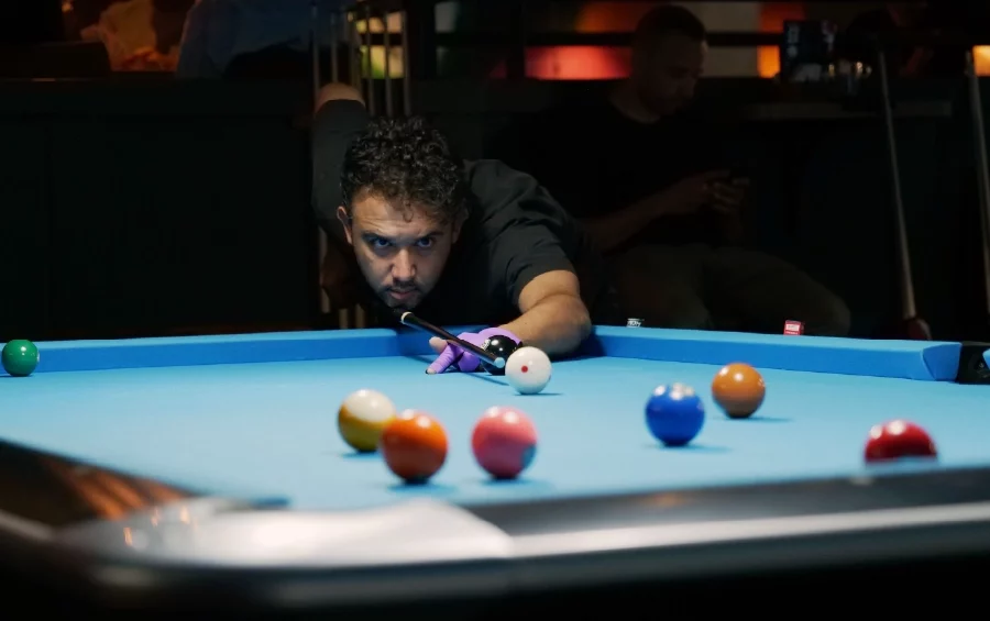 untill pooltafel met speler