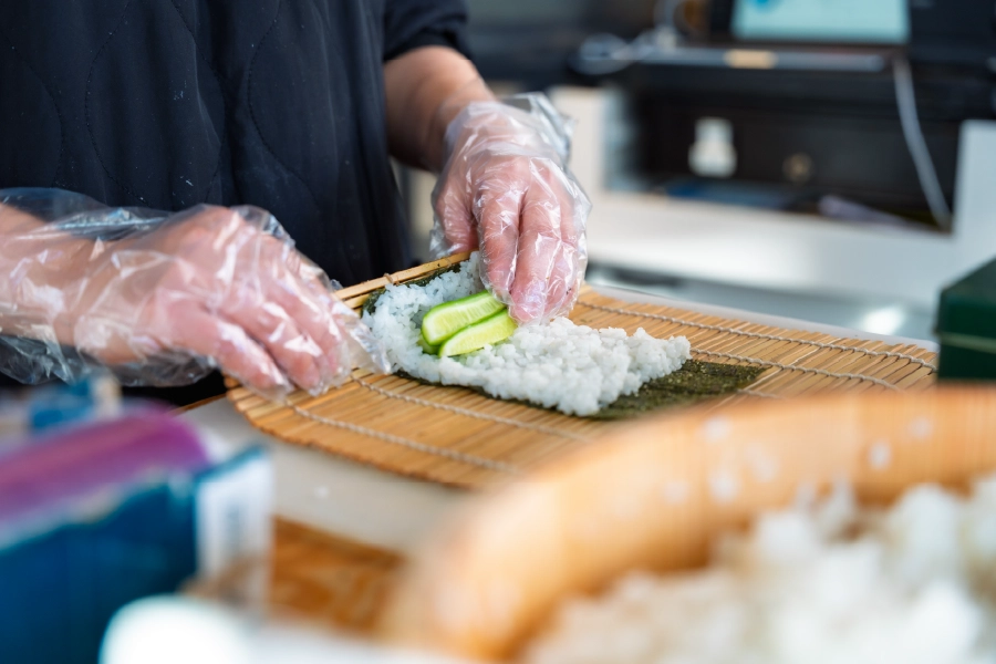 aya van everyday gohan maakt sushi