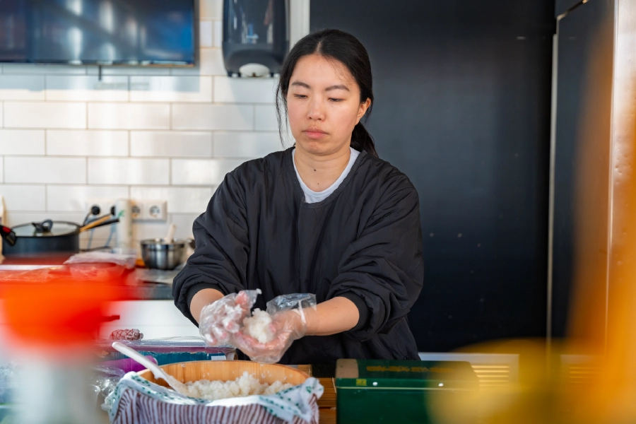 aya van everyday gohan maakt sushi