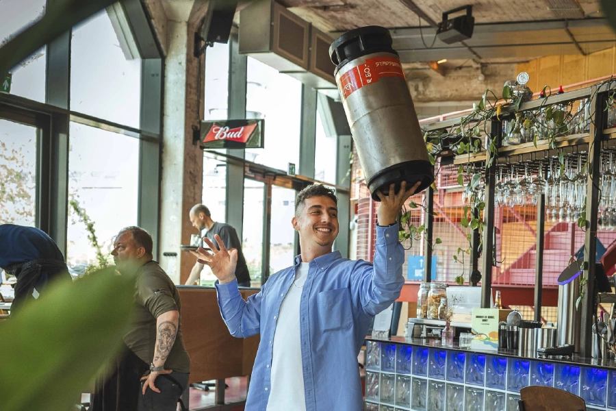 nick beernink van opscheppers voor bar